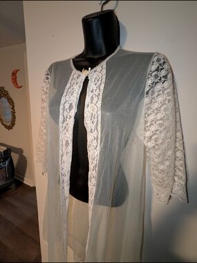 Vintage Sears Sheer Lace-Trim Peignoir in Ivory Cream And Mint Green